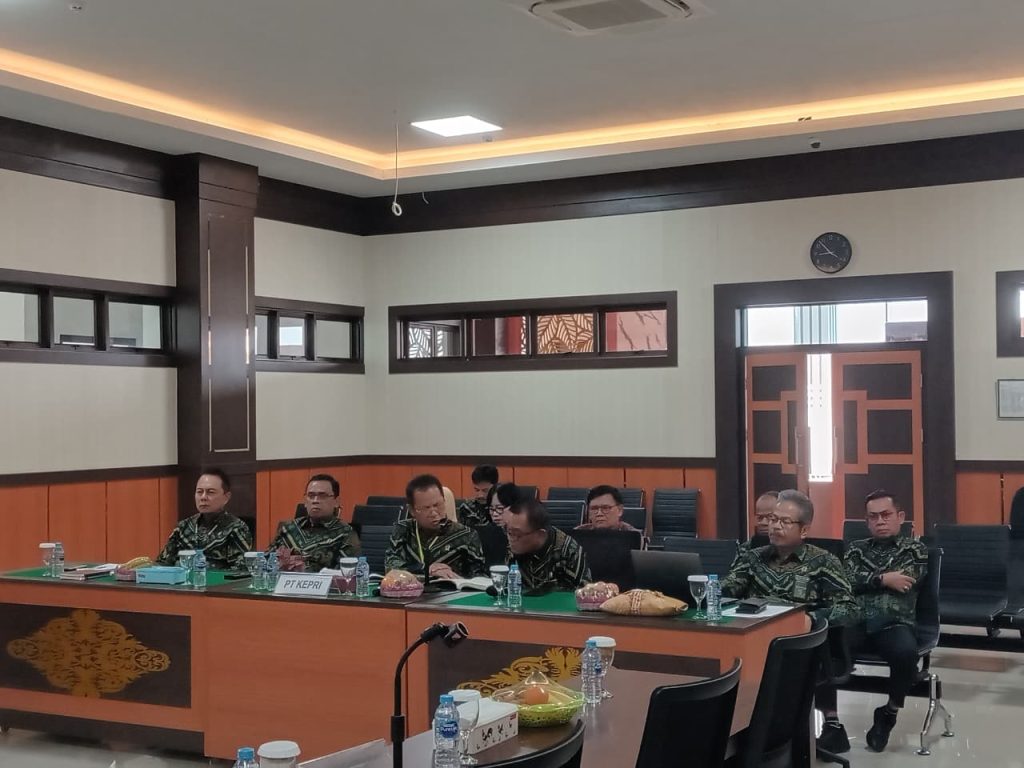 Pengadilan Tinggi Kepulauan Riau Ikuti Rapat Persiapan Pemberlakuan Pasal 298 dan Pasal 300 KUHAP