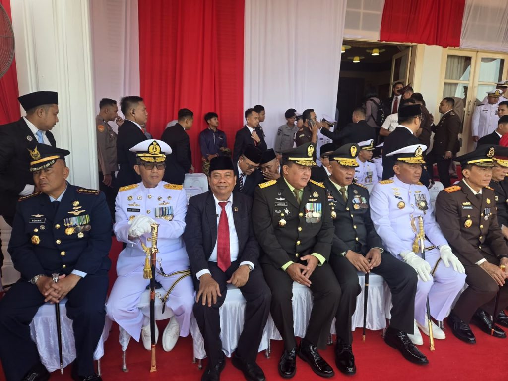 Ketua Pengadilan Tinggi Kepulauan Riau Hadiri Upacara Penaikan Bendera HUT ke-81 Kemerdekaan RI
