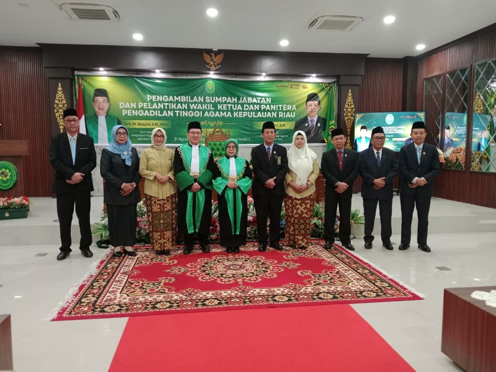Wakil Ketua Pengadilan Tinggi Kepulauan Riau Hadiri Pelantikan Wakil Ketua dan Panitera Pengadilan Tinggi Agama Kepulauan Riau