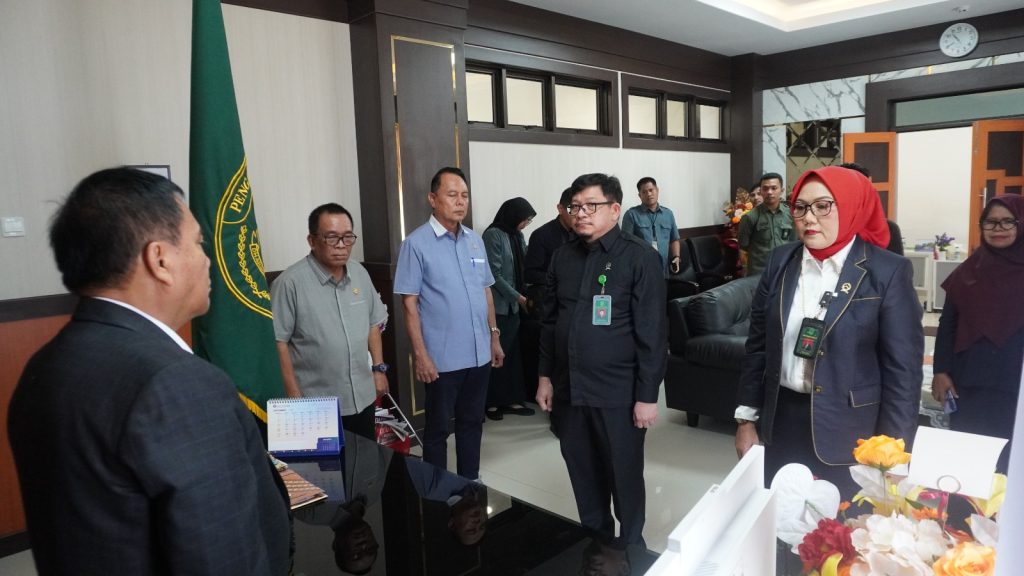 Serah Terima Jabatan Ketua Pengadilan Negeri Batam Dilaksanakan di Pengadilan Tinggi Kepulauan Riau